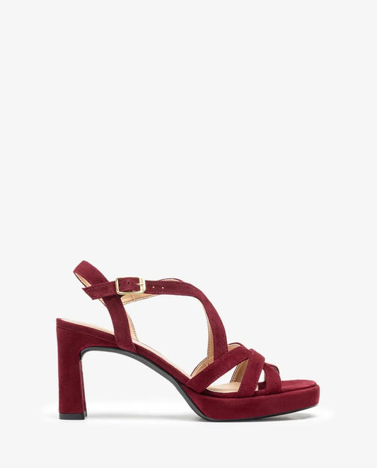 Strappy sandal with a platform